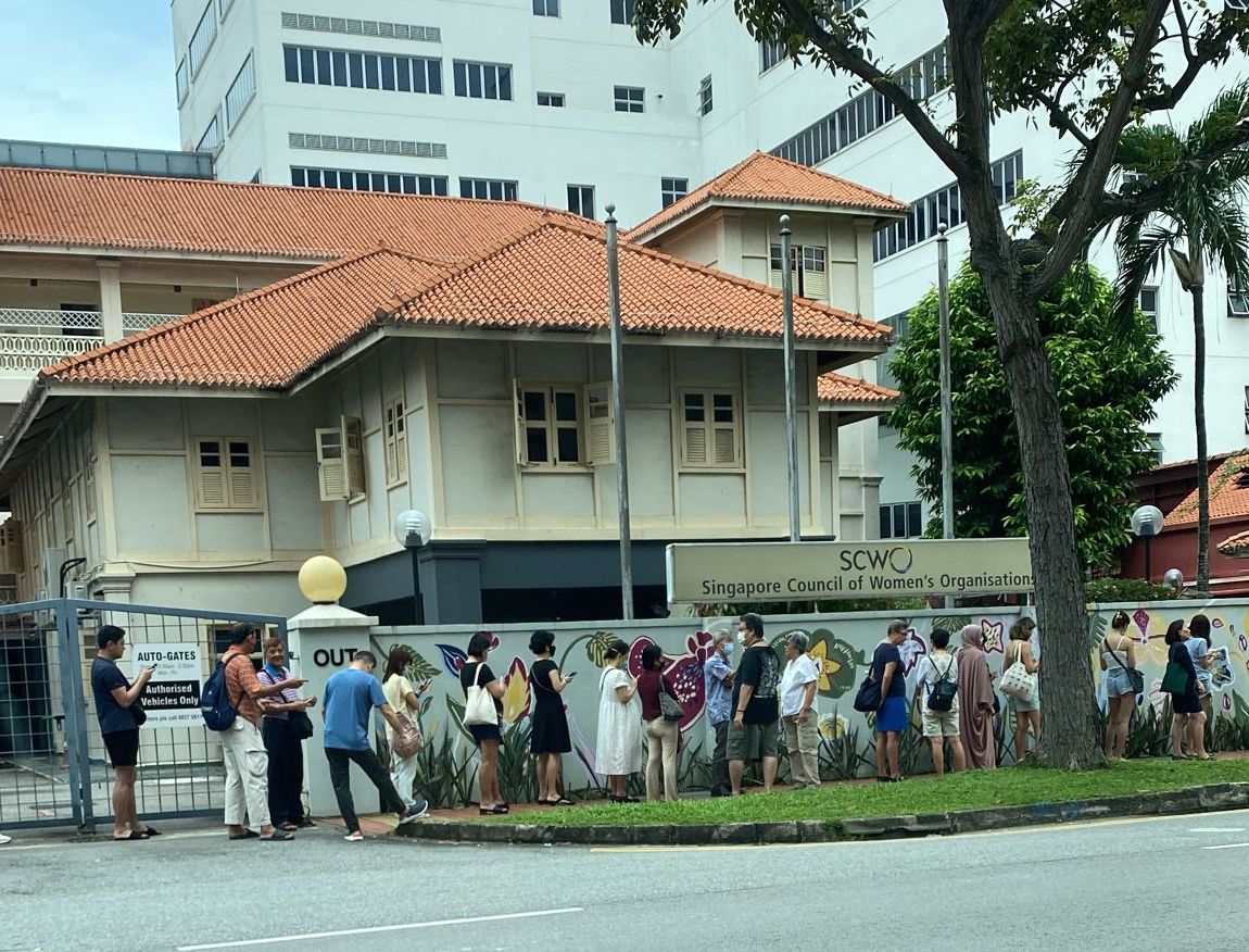 Queue for New2U Year-end Bazaar